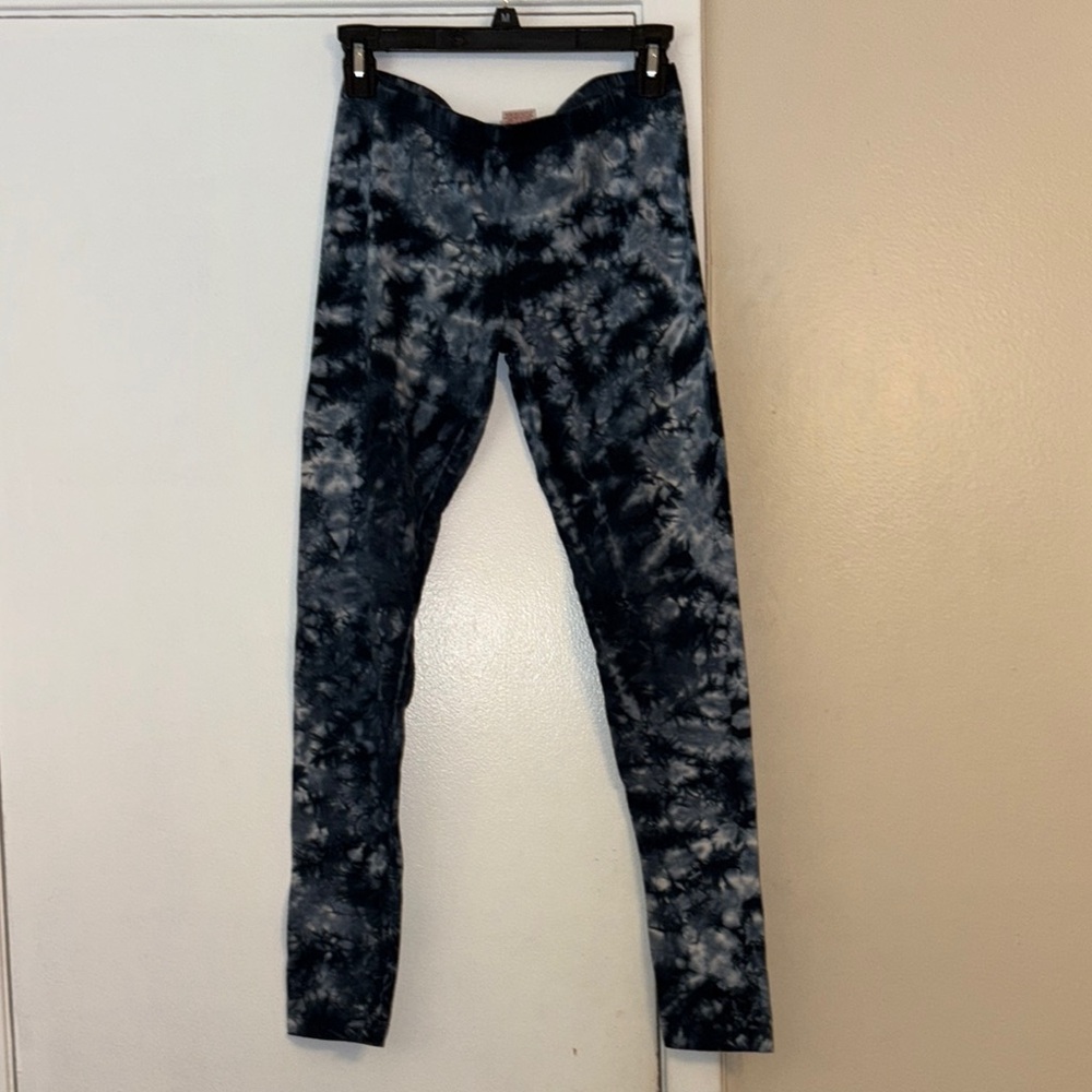 Tie-Dye Leggings in Black and Gray